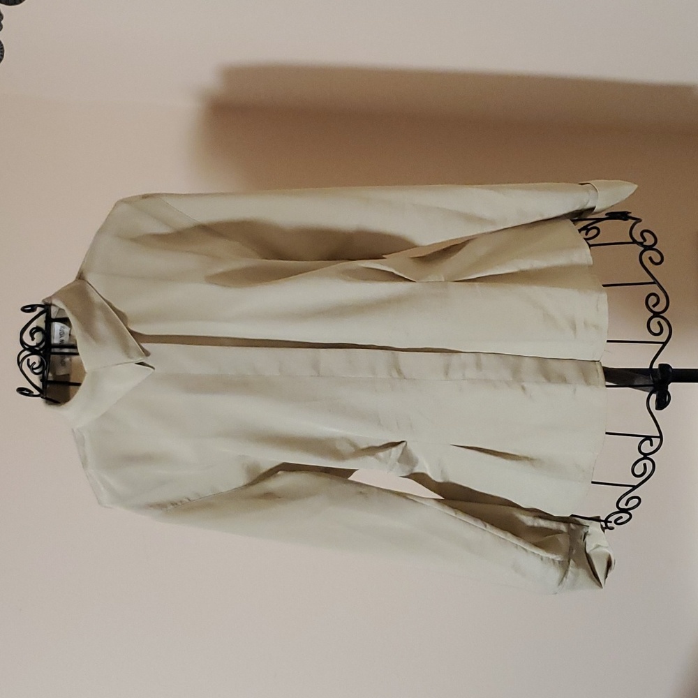 Jones New York polyester buttons down size 4